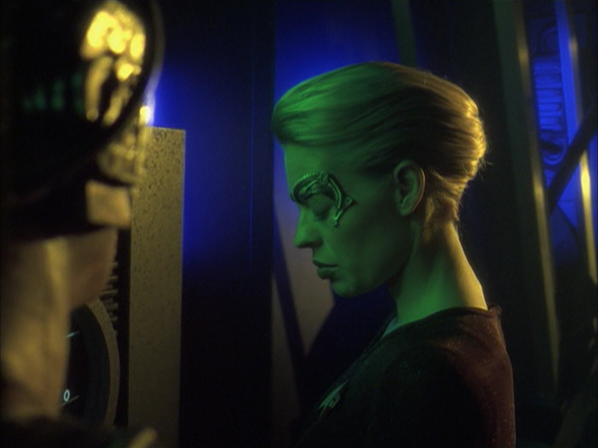 extant_StarTrek_VOY_6x16-Collective_01925.jpg