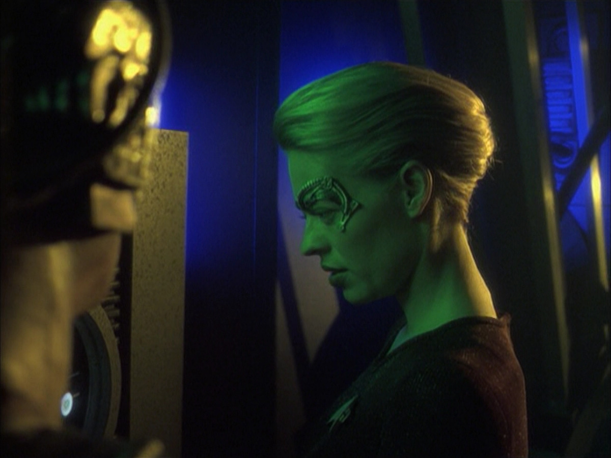 extant_StarTrek_VOY_6x16-Collective_01926.jpg