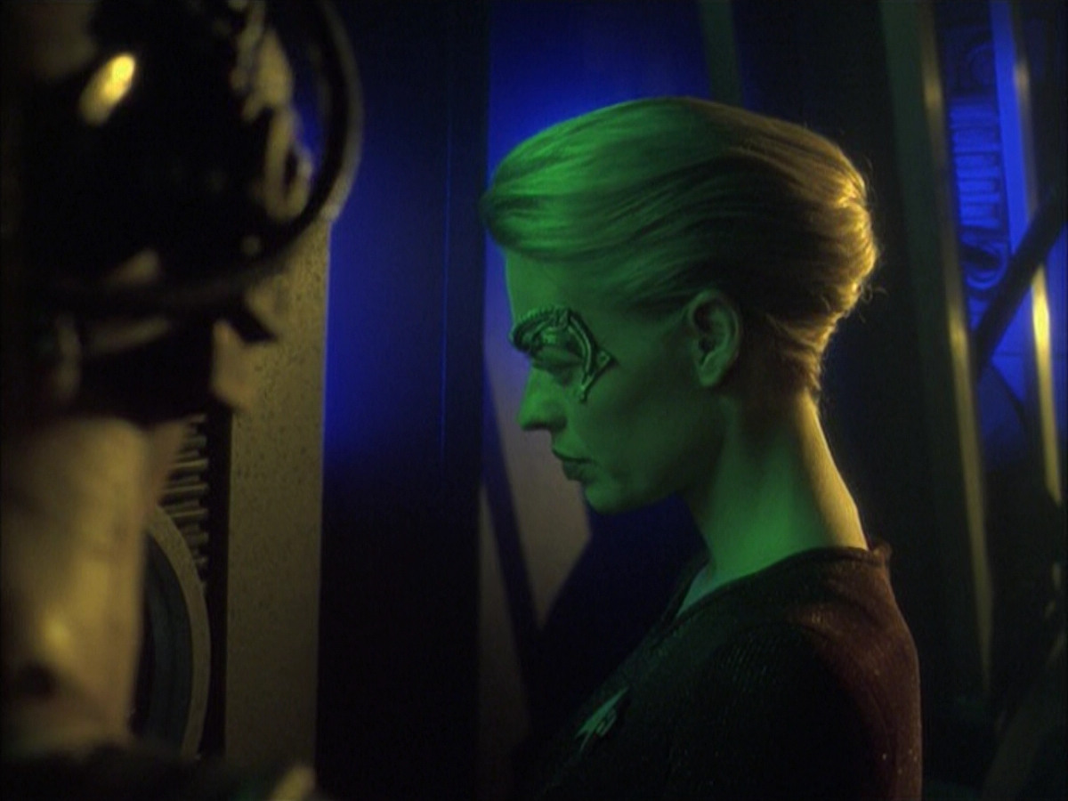 extant_StarTrek_VOY_6x16-Collective_01928.jpg