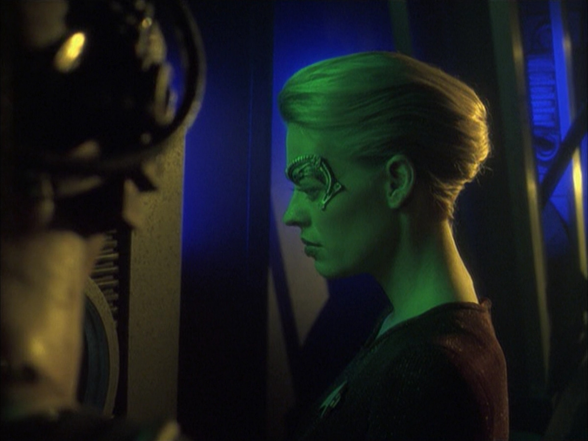 extant_StarTrek_VOY_6x16-Collective_01929.jpg