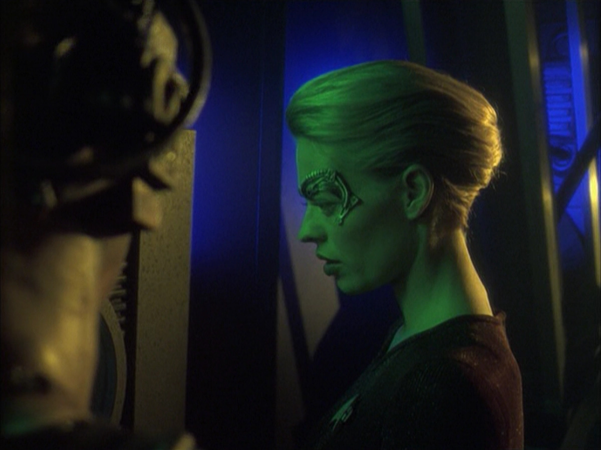 extant_StarTrek_VOY_6x16-Collective_01930.jpg