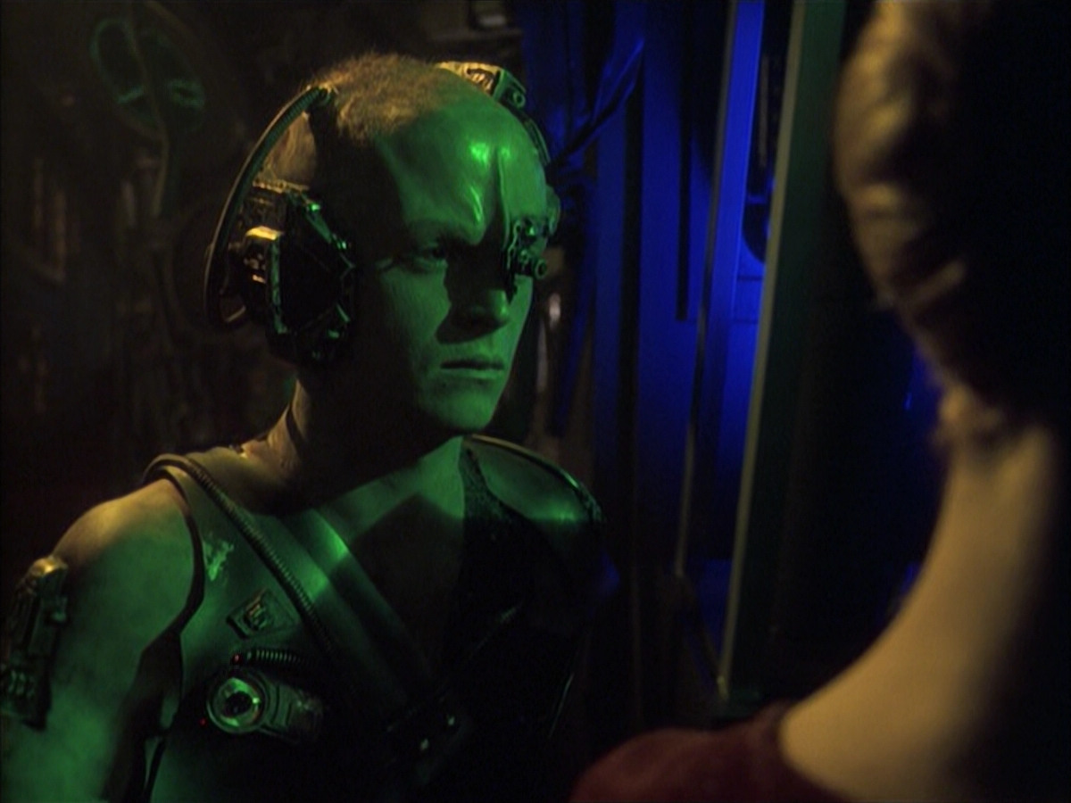 extant_StarTrek_VOY_6x16-Collective_01933.jpg