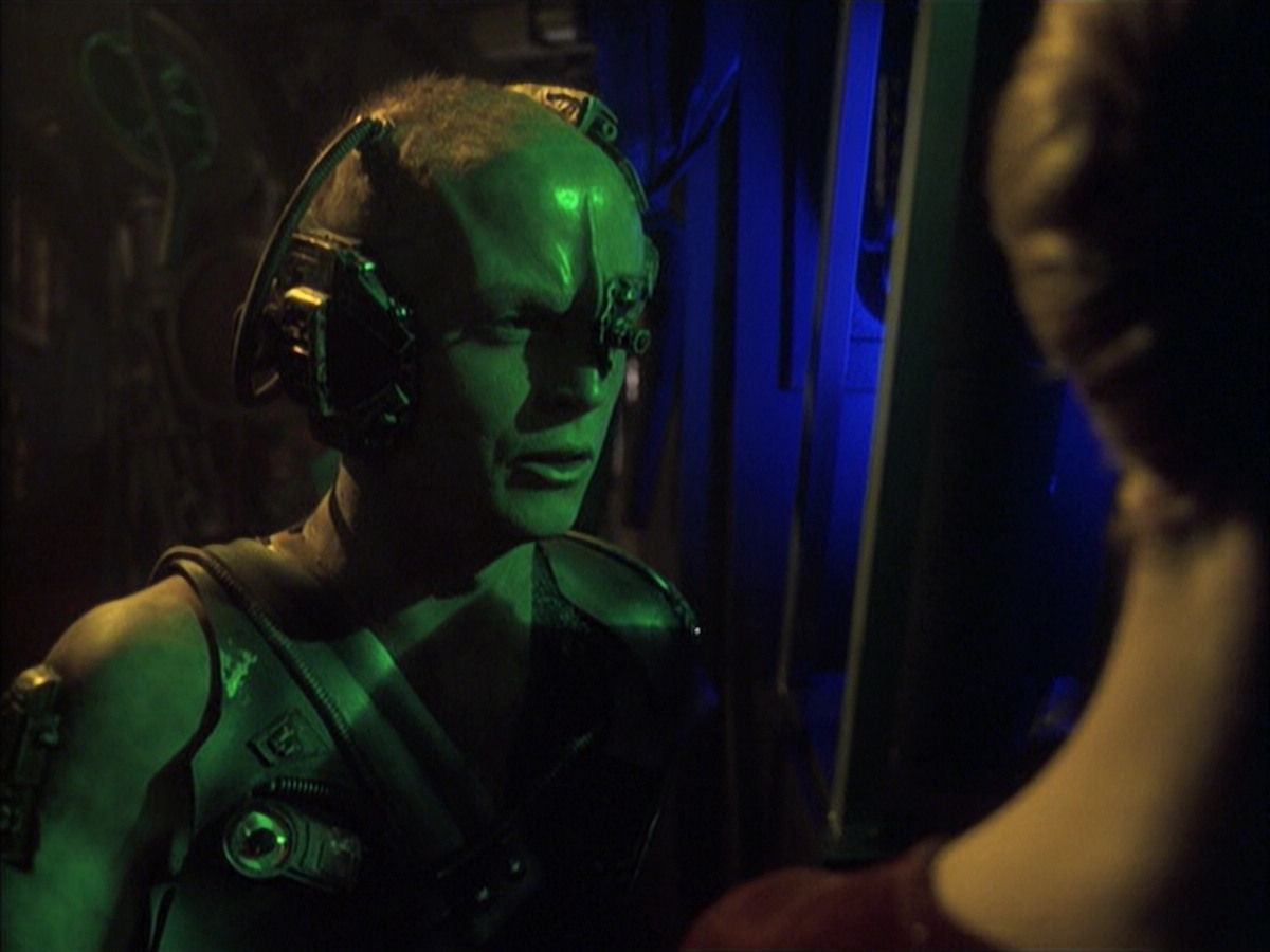 extant_StarTrek_VOY_6x16-Collective_01934.jpg