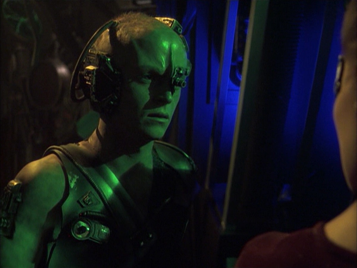 extant_StarTrek_VOY_6x16-Collective_01937.jpg