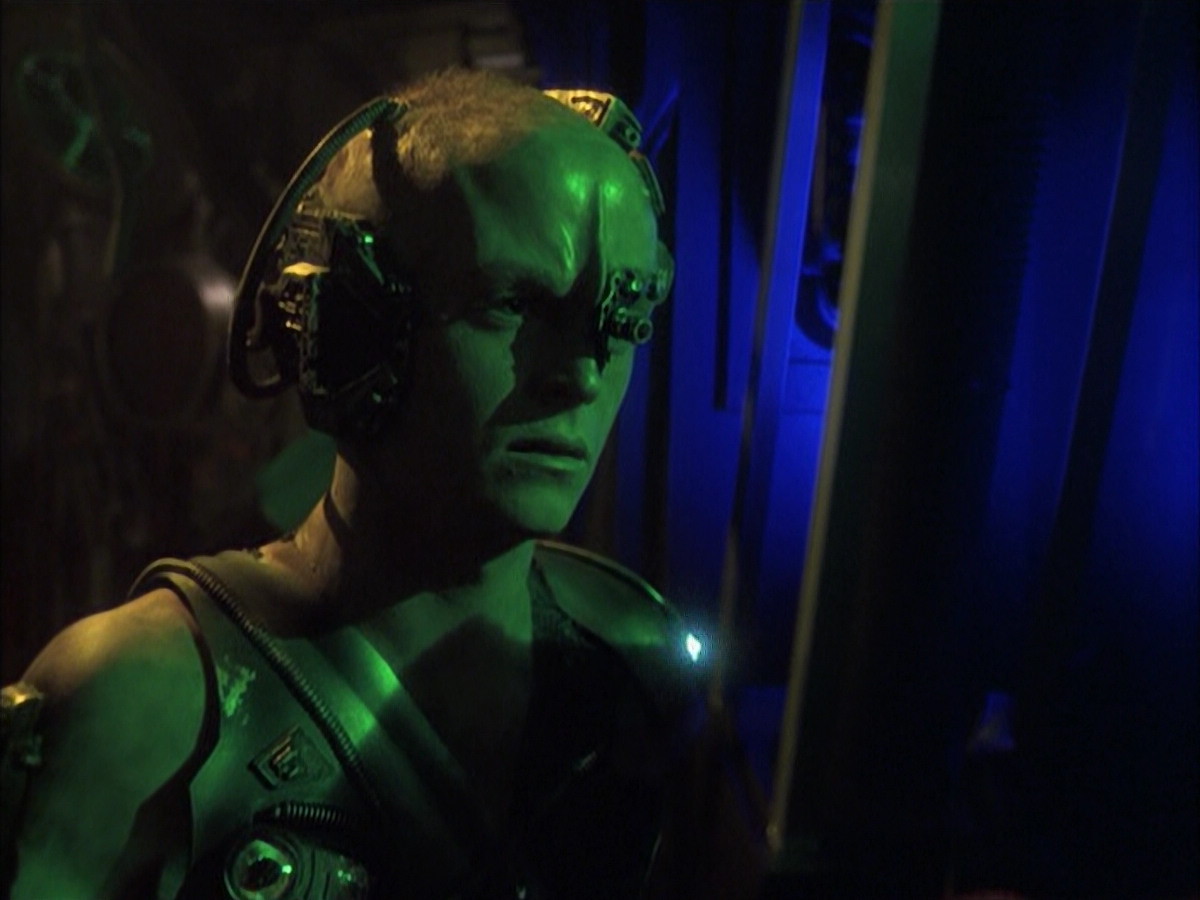 extant_StarTrek_VOY_6x16-Collective_01938.jpg