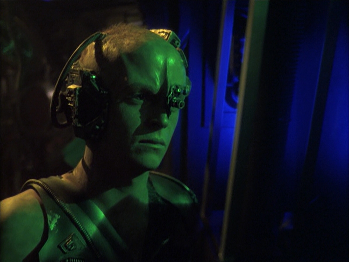 extant_StarTrek_VOY_6x16-Collective_01939.jpg
