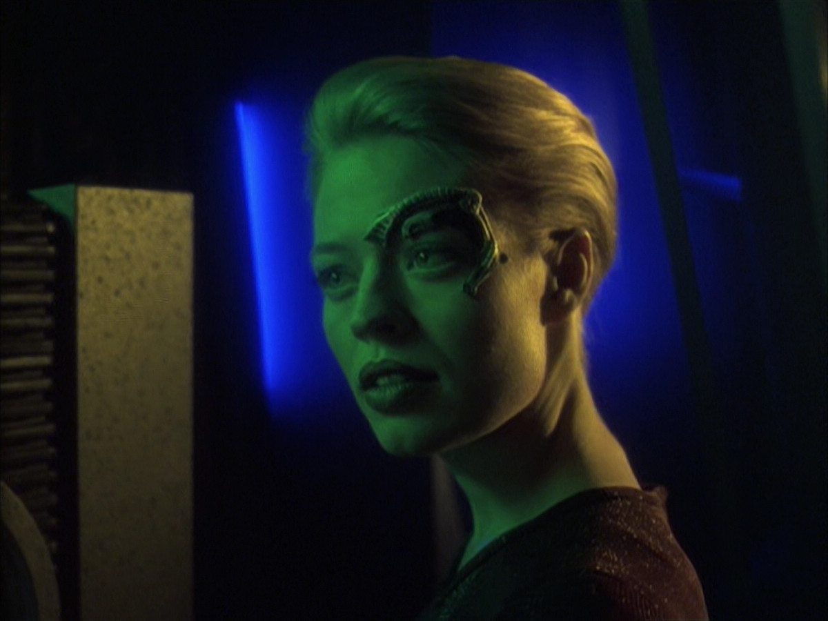 extant_StarTrek_VOY_6x16-Collective_01946.jpg
