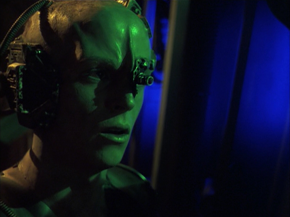 extant_StarTrek_VOY_6x16-Collective_01953.jpg
