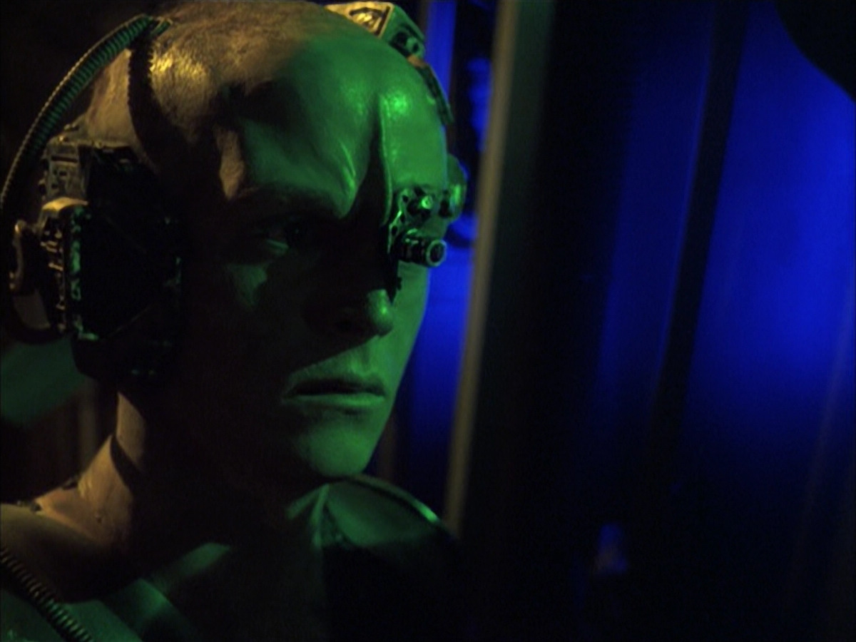 extant_StarTrek_VOY_6x16-Collective_01960.jpg