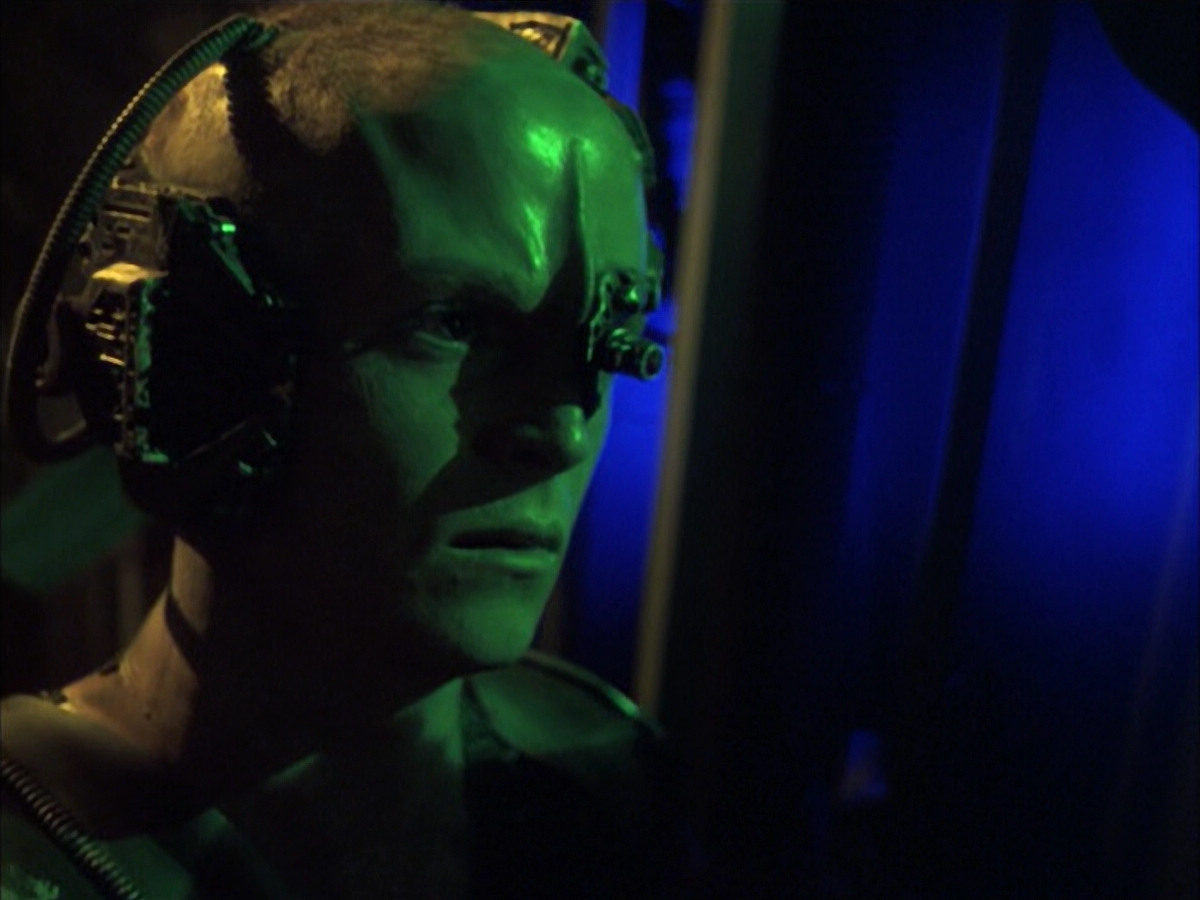 extant_StarTrek_VOY_6x16-Collective_01962.jpg