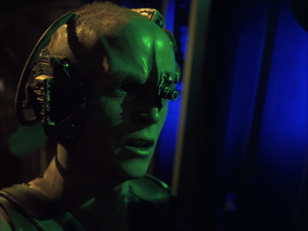 extant_StarTrek_VOY_6x16-Collective_01964.jpg