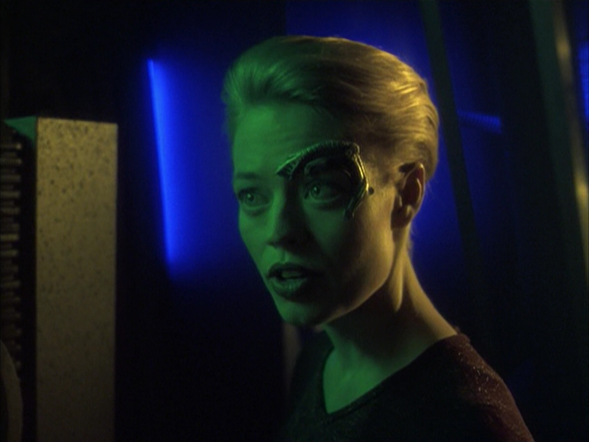 extant_StarTrek_VOY_6x16-Collective_01969.jpg