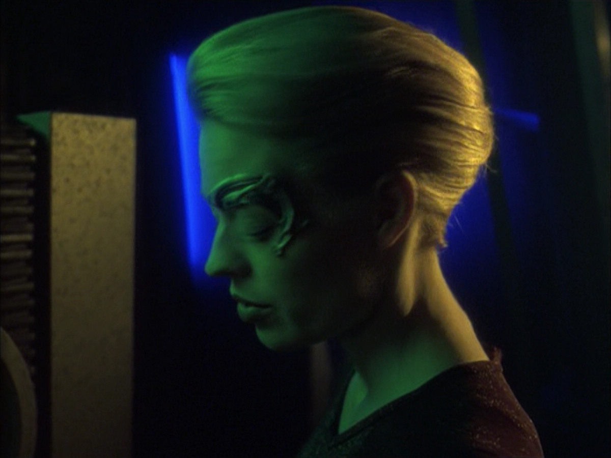 extant_StarTrek_VOY_6x16-Collective_01971.jpg