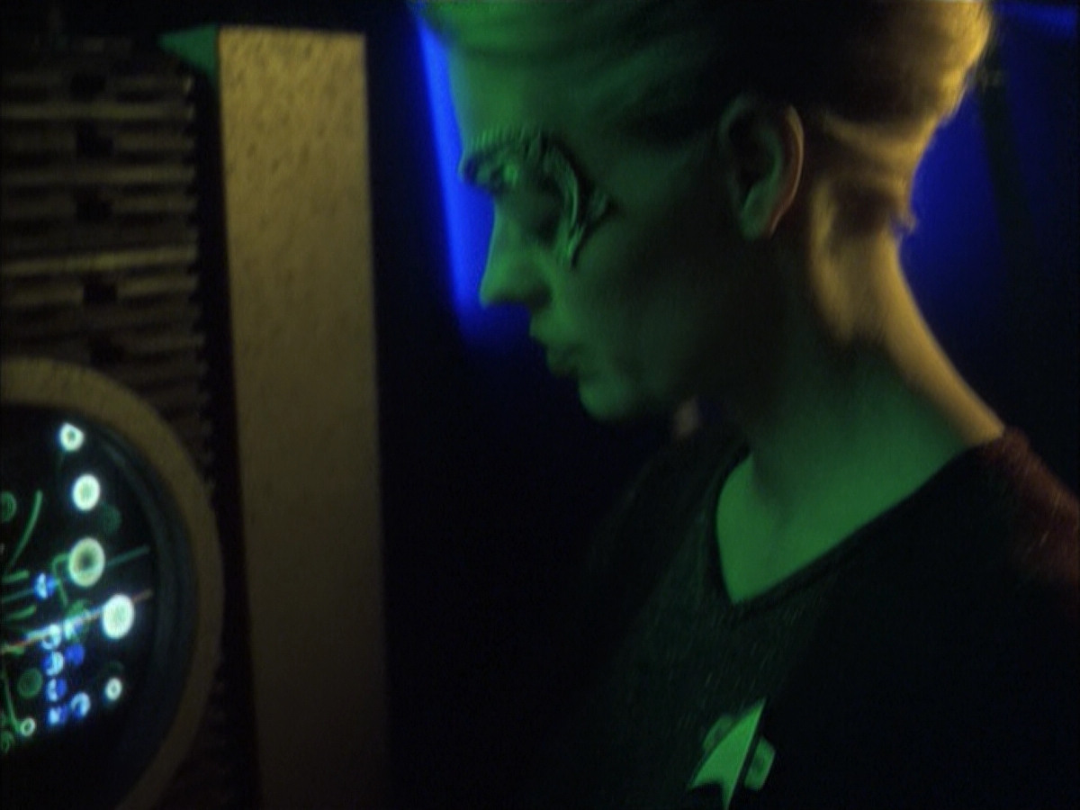 extant_StarTrek_VOY_6x16-Collective_01972.jpg