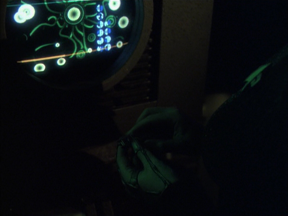 extant_StarTrek_VOY_6x16-Collective_01975.jpg