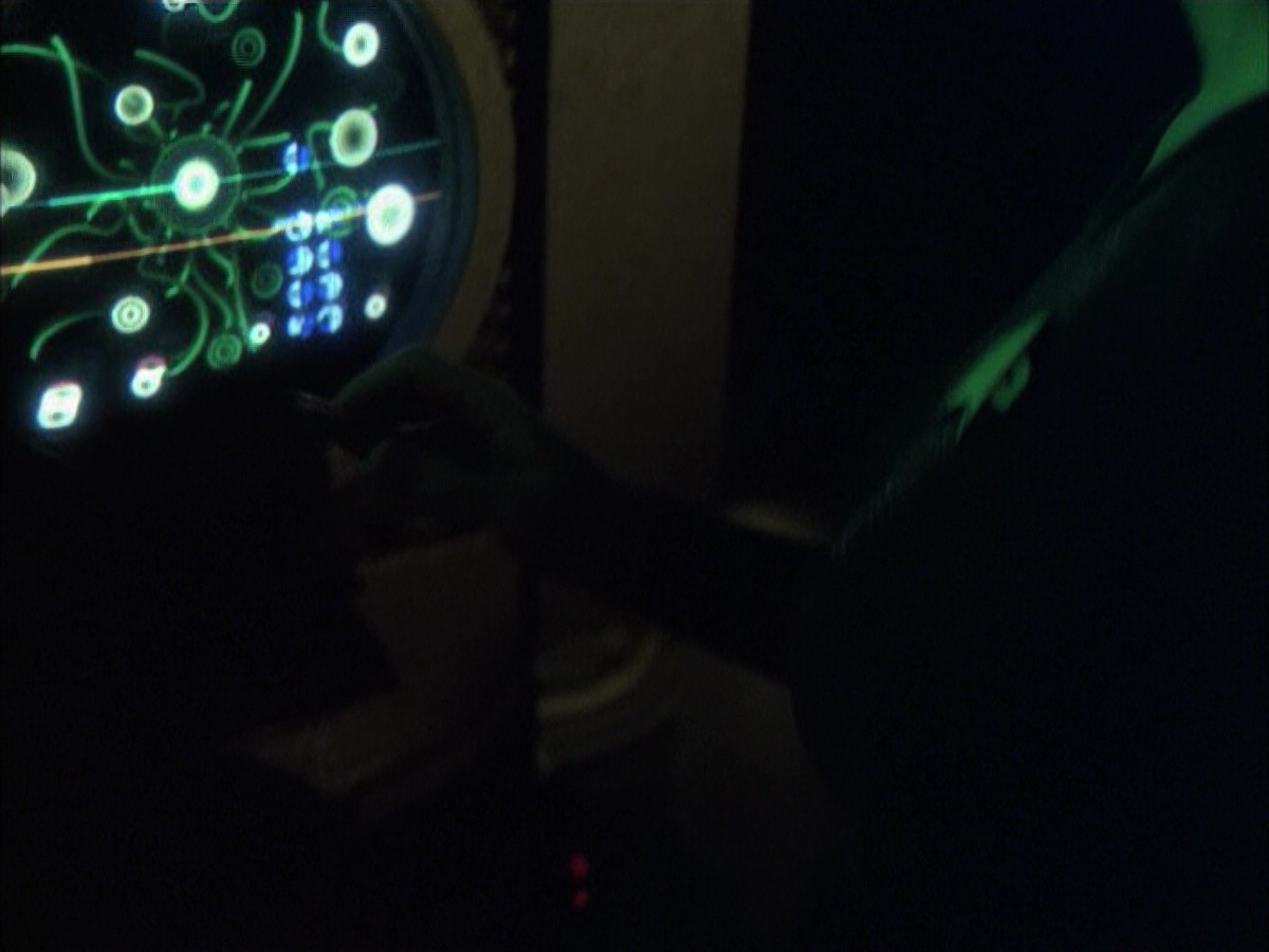 extant_StarTrek_VOY_6x16-Collective_01978.jpg