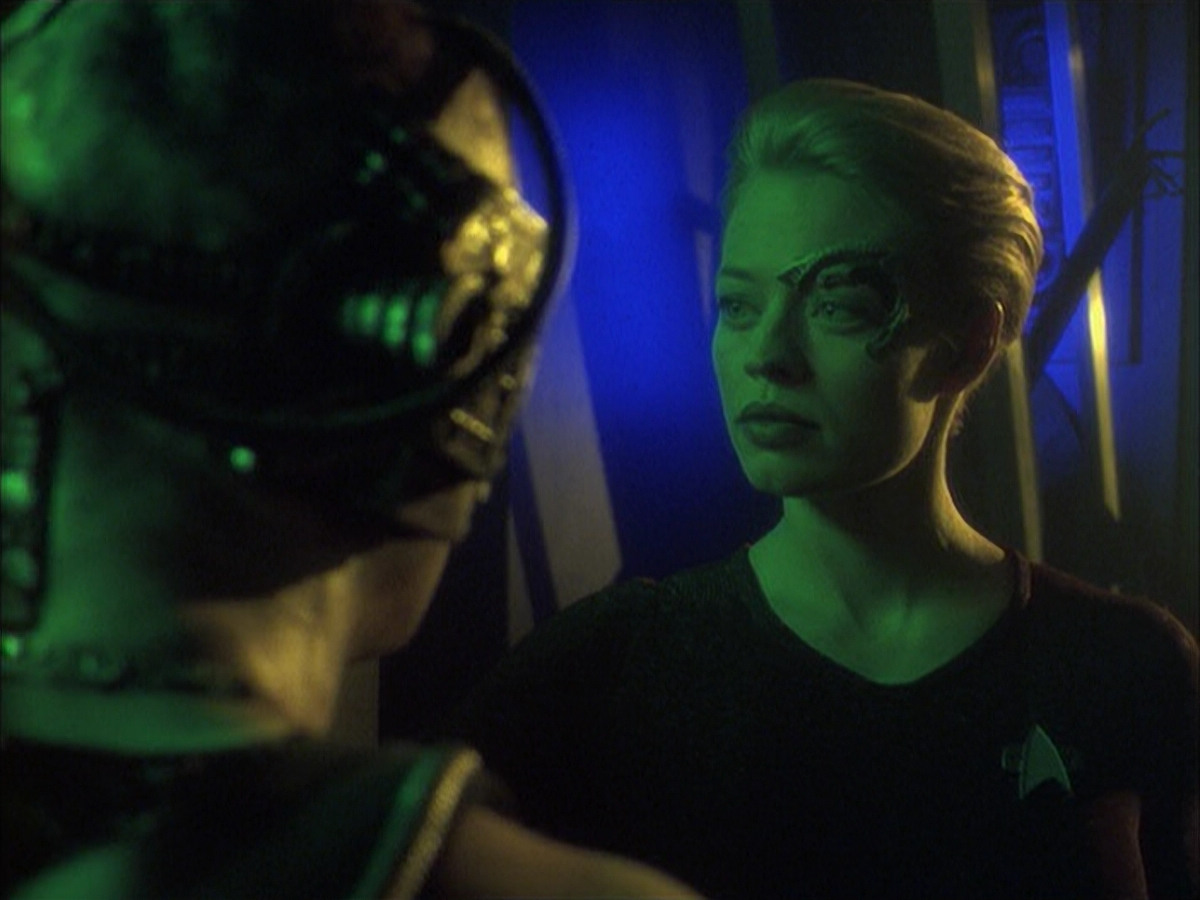 extant_StarTrek_VOY_6x16-Collective_01989.jpg