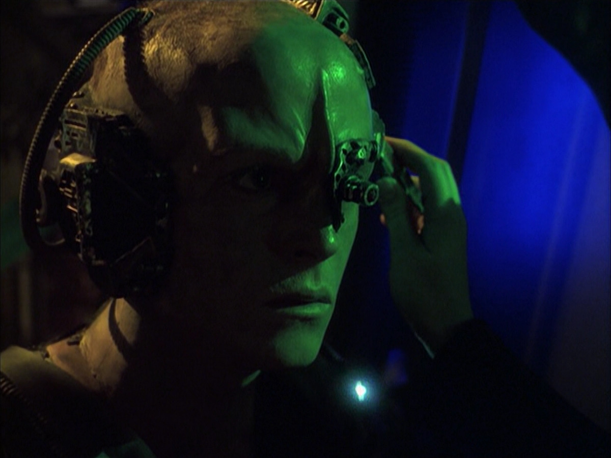 extant_StarTrek_VOY_6x16-Collective_01991.jpg