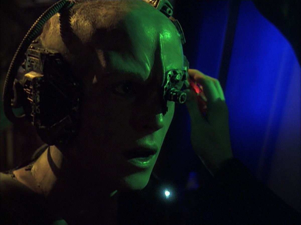 extant_StarTrek_VOY_6x16-Collective_01993.jpg