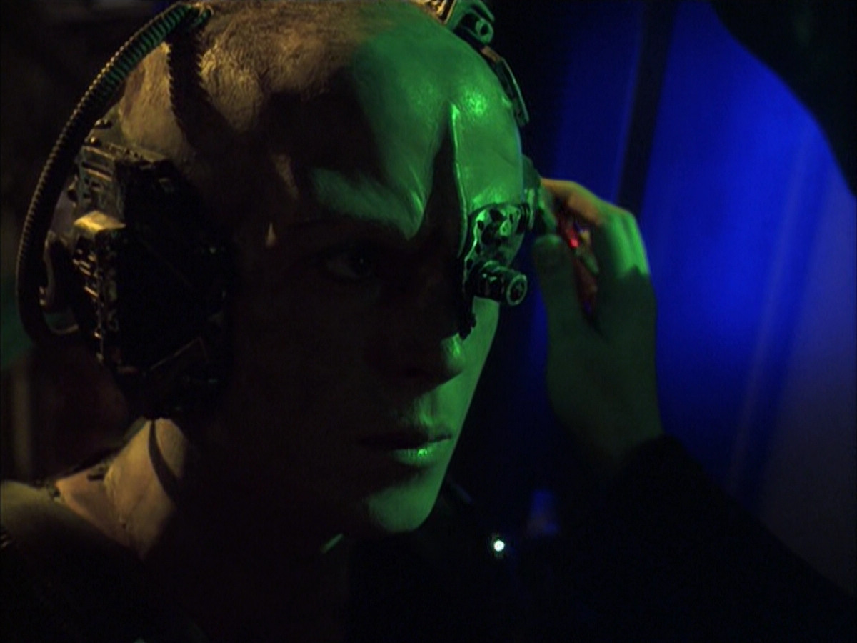 extant_StarTrek_VOY_6x16-Collective_01995.jpg