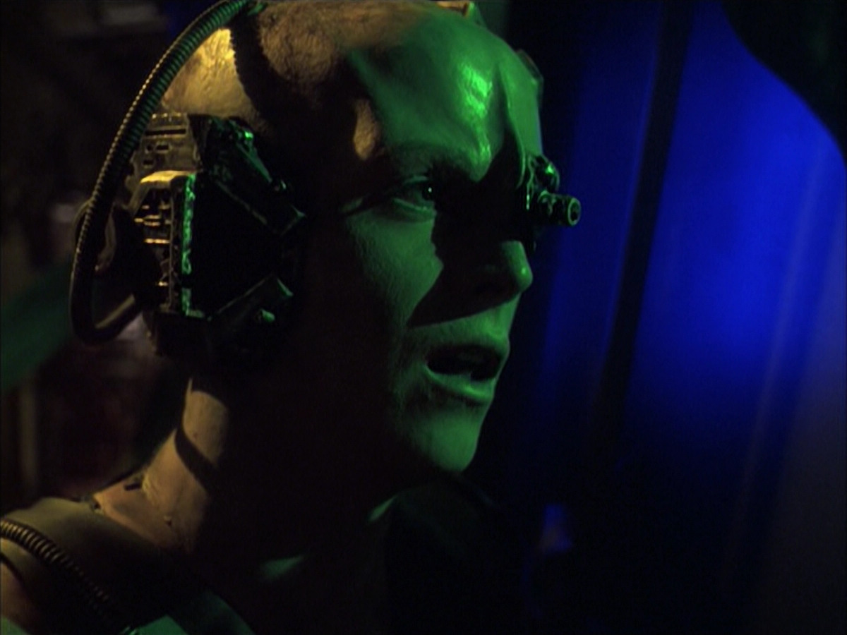 extant_StarTrek_VOY_6x16-Collective_02010.jpg