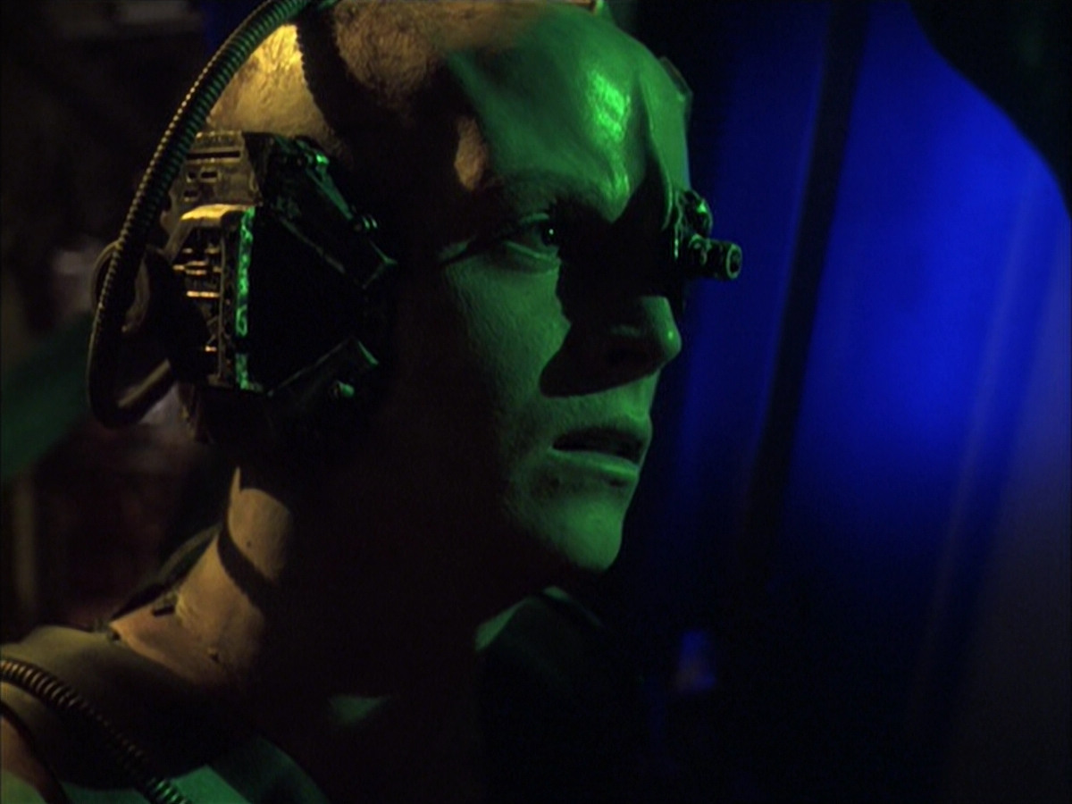 extant_StarTrek_VOY_6x16-Collective_02011.jpg
