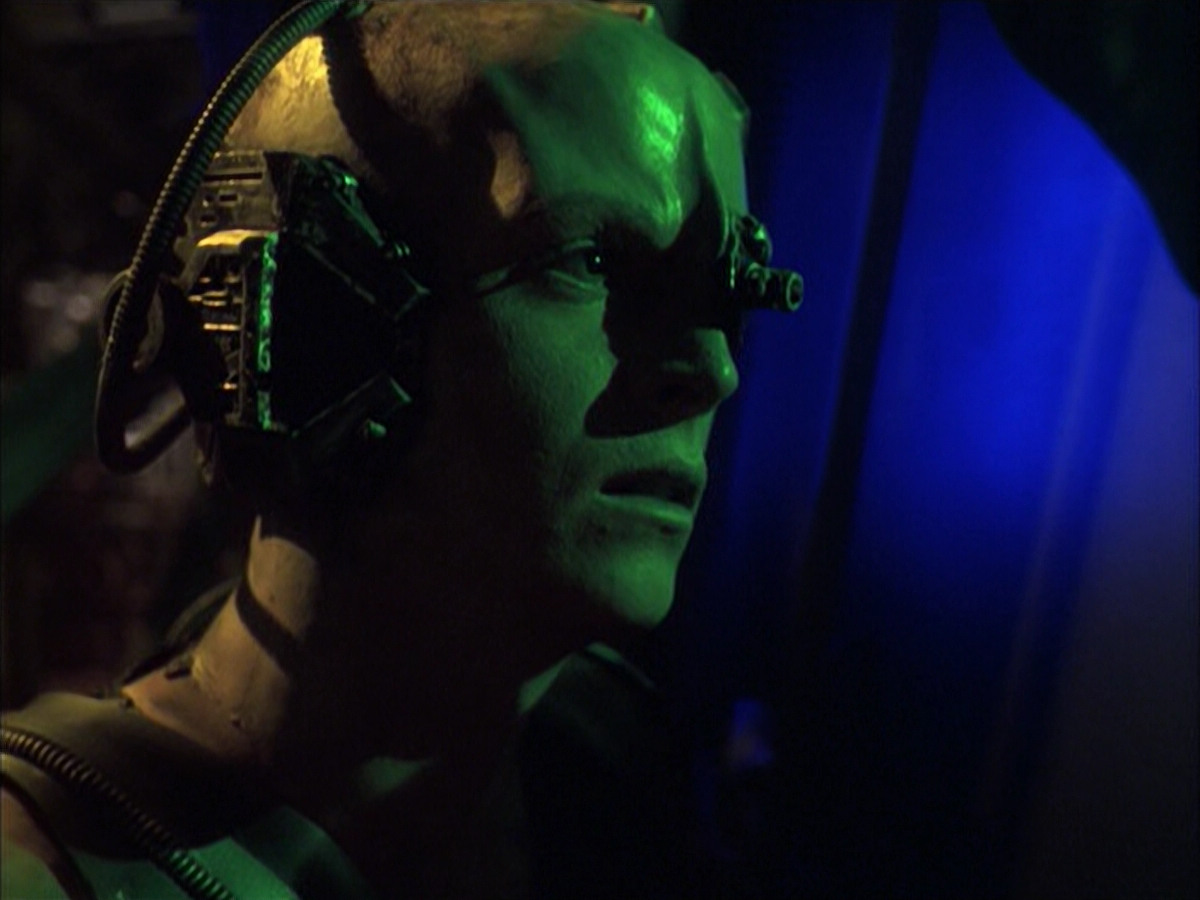 extant_StarTrek_VOY_6x16-Collective_02012.jpg