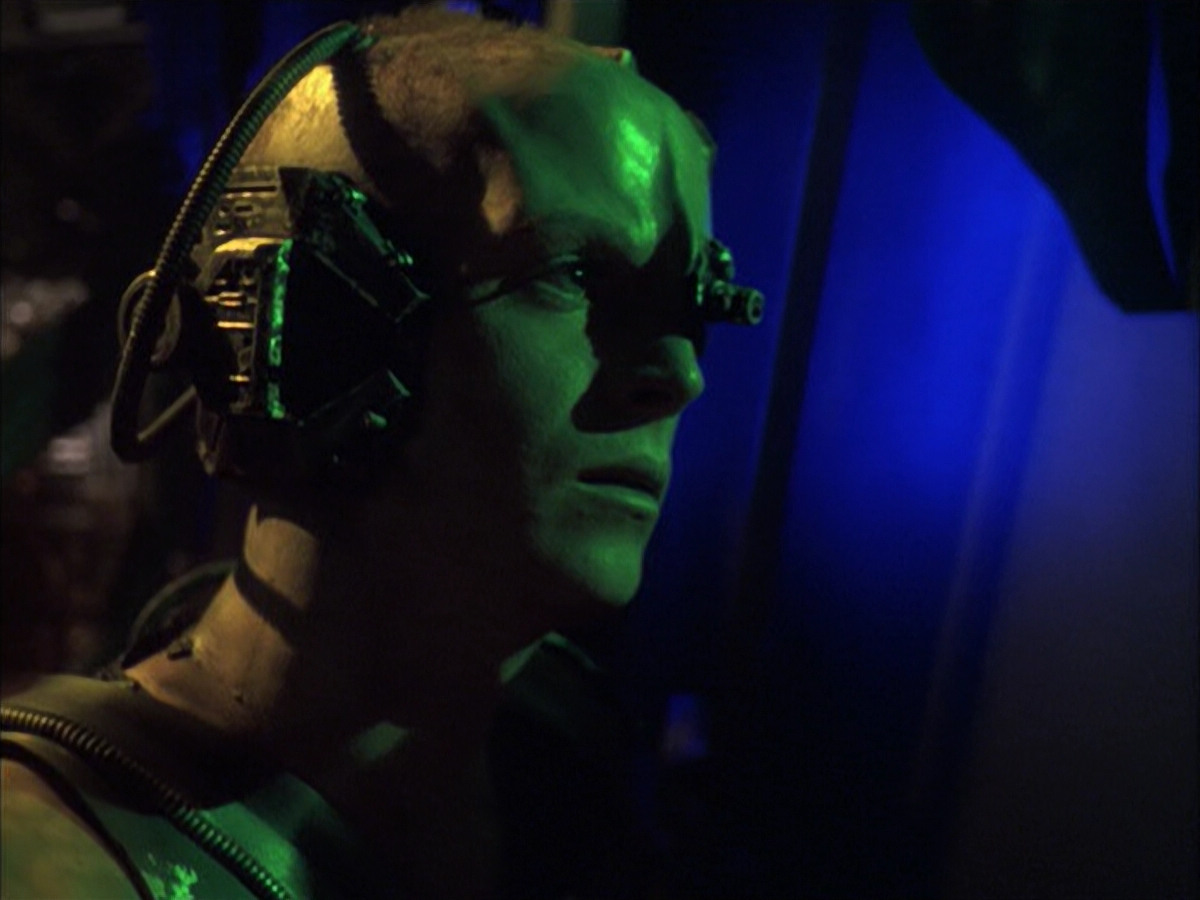 extant_StarTrek_VOY_6x16-Collective_02013.jpg