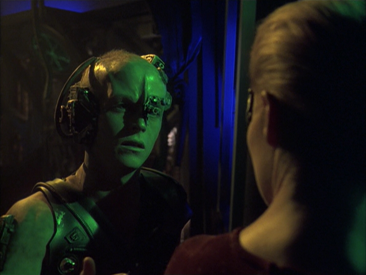 extant_StarTrek_VOY_6x16-Collective_02020.jpg