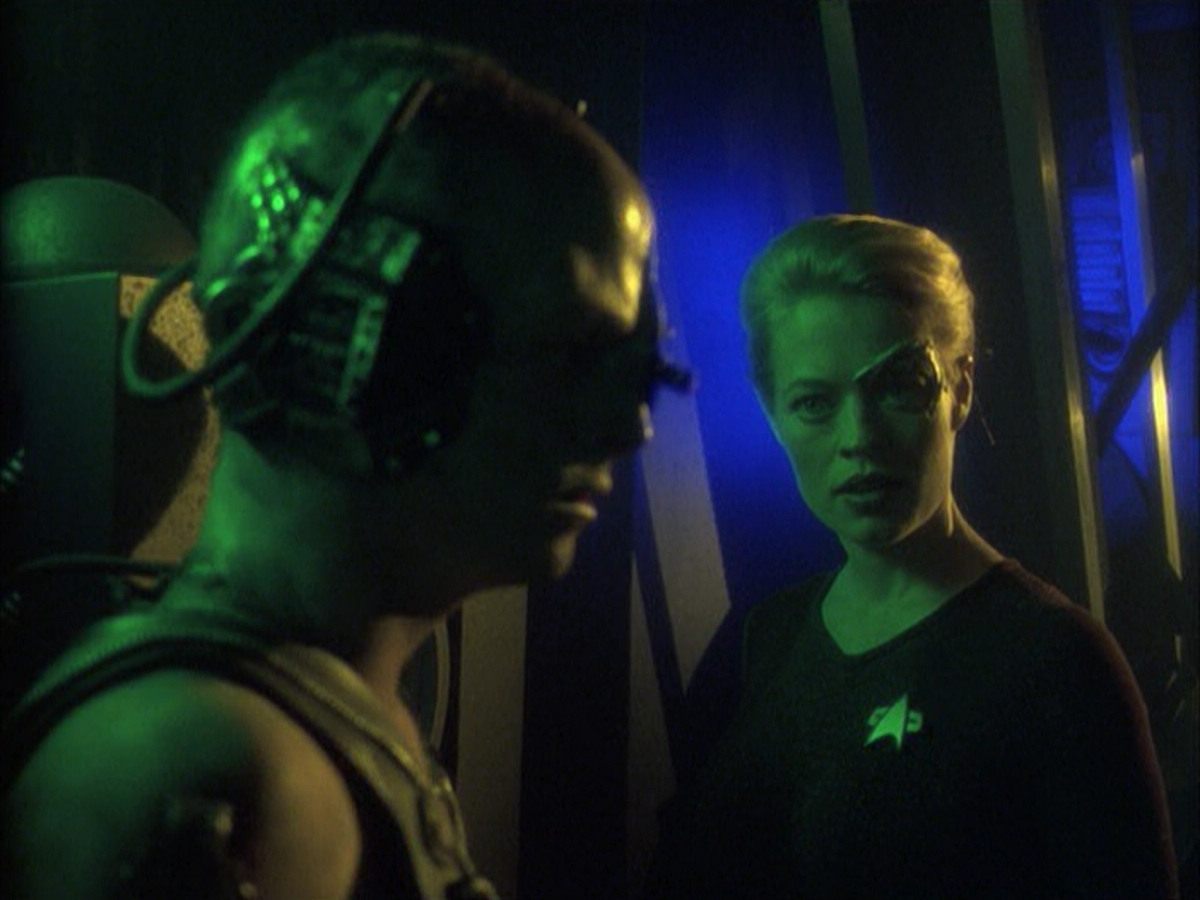 extant_StarTrek_VOY_6x16-Collective_02042.jpg
