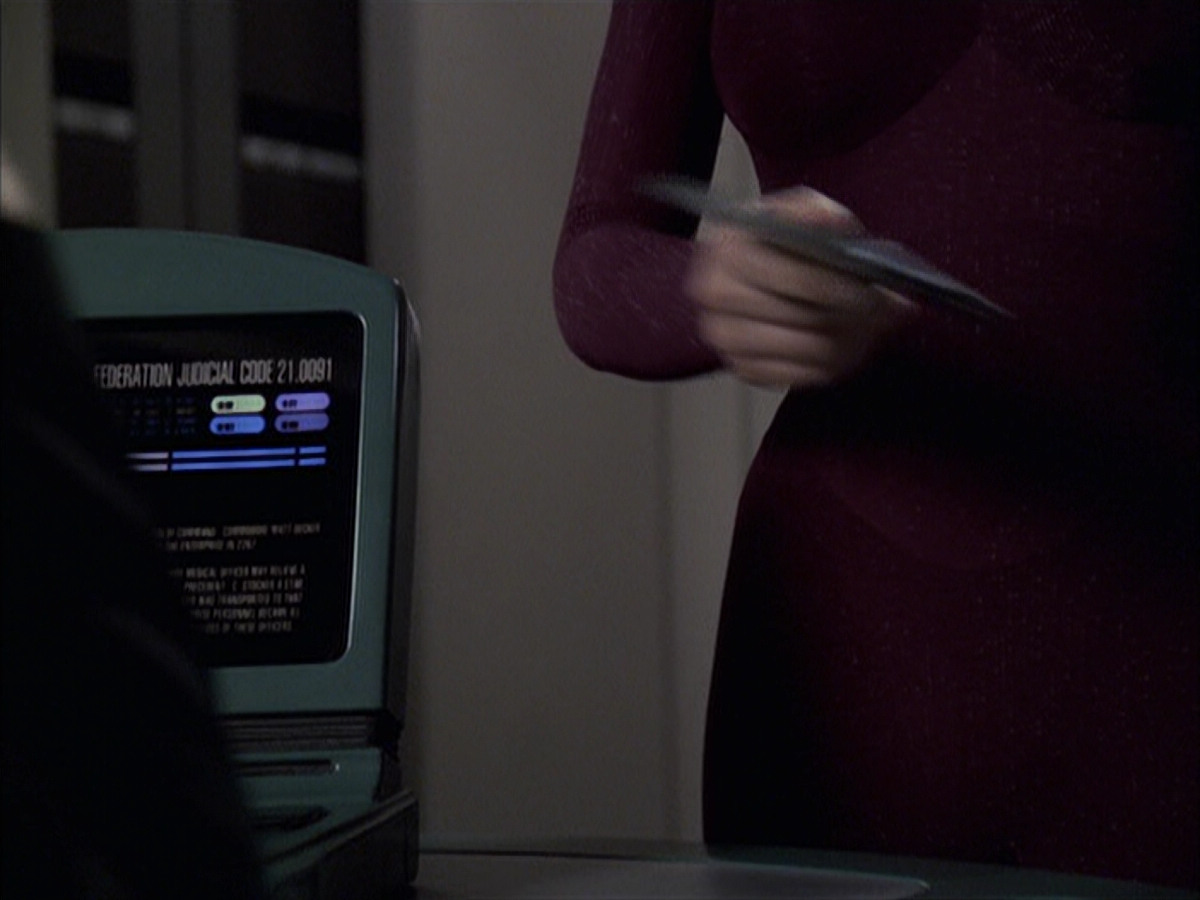 extant_StarTrek_VOY_6x16-Collective_02068.jpg