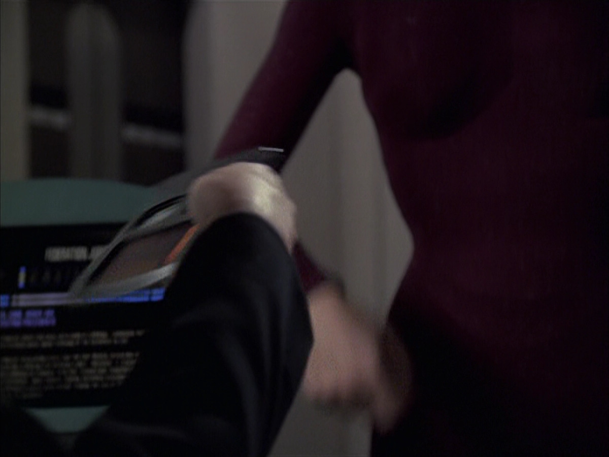 extant_StarTrek_VOY_6x16-Collective_02070.jpg