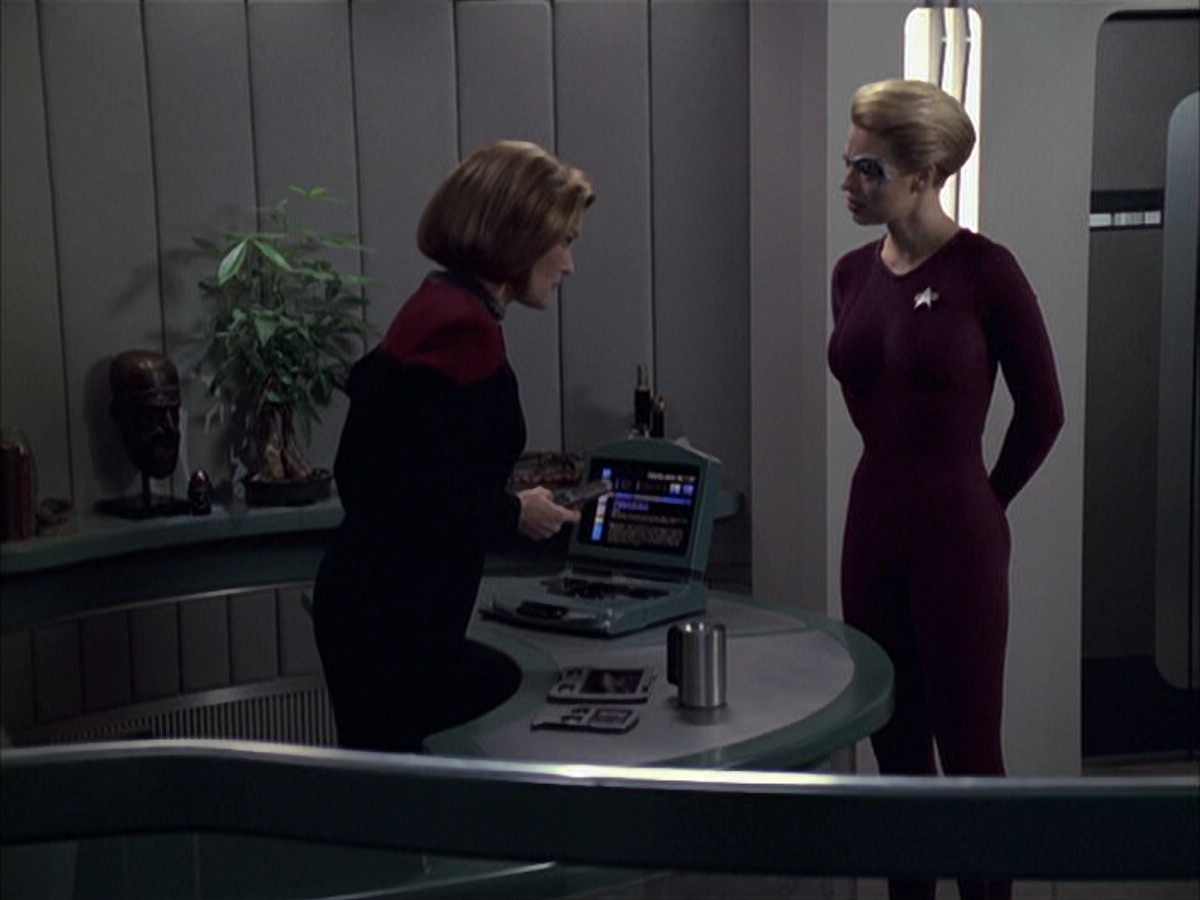 extant_StarTrek_VOY_6x16-Collective_02137.jpg