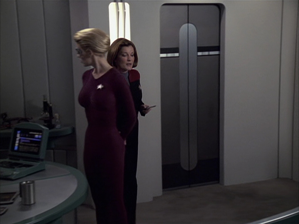 extant_StarTrek_VOY_6x16-Collective_02145.jpg