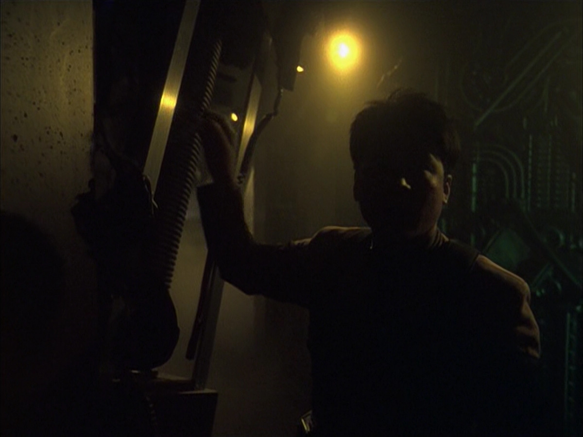 extant_StarTrek_VOY_6x16-Collective_02307.jpg