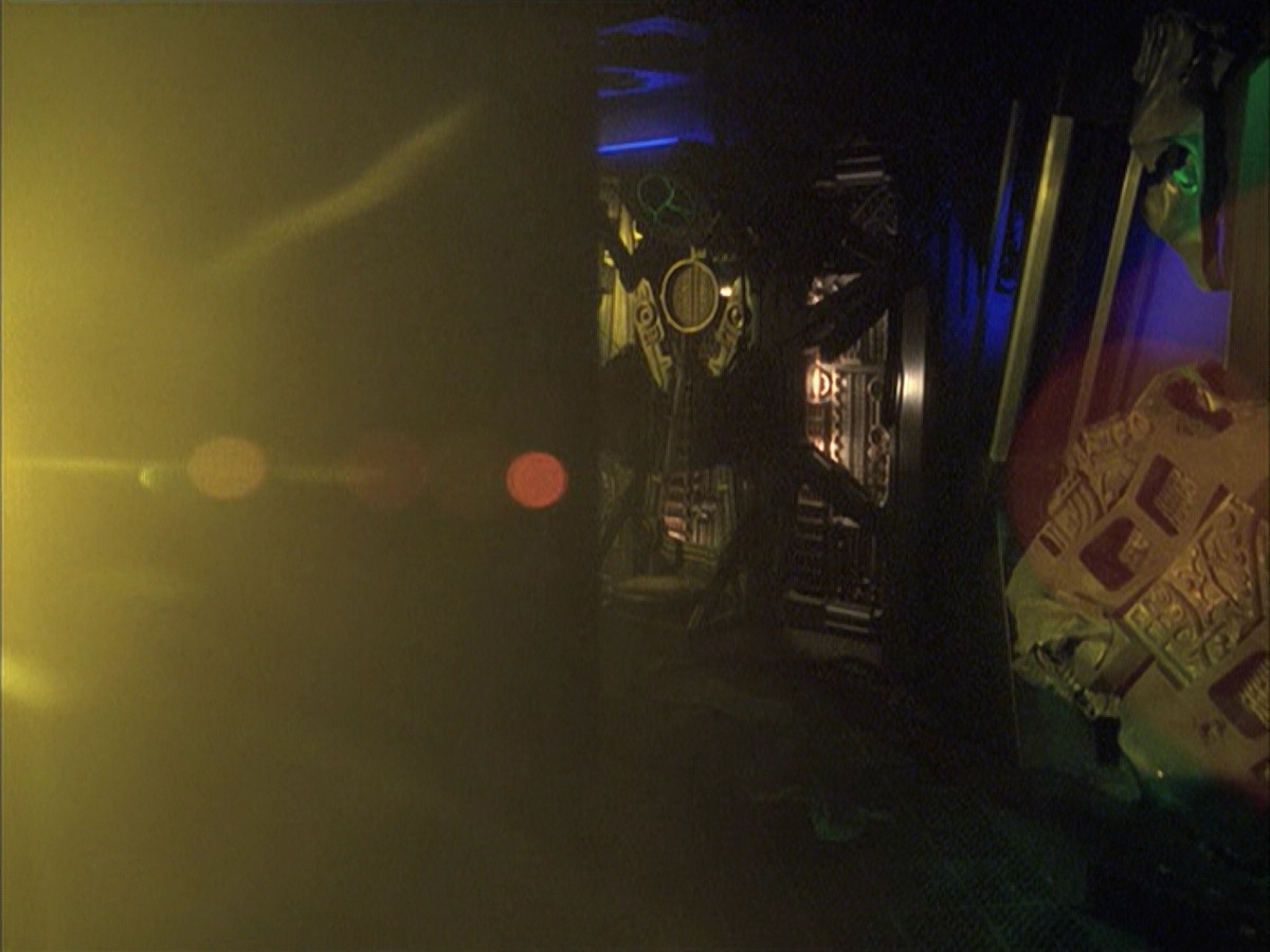 extant_StarTrek_VOY_6x16-Collective_02314.jpg