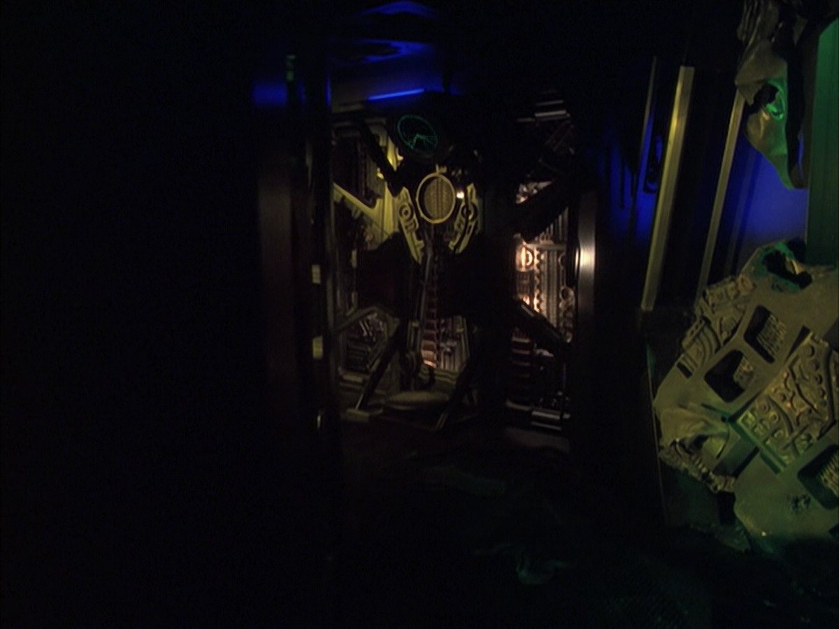 extant_StarTrek_VOY_6x16-Collective_02315.jpg