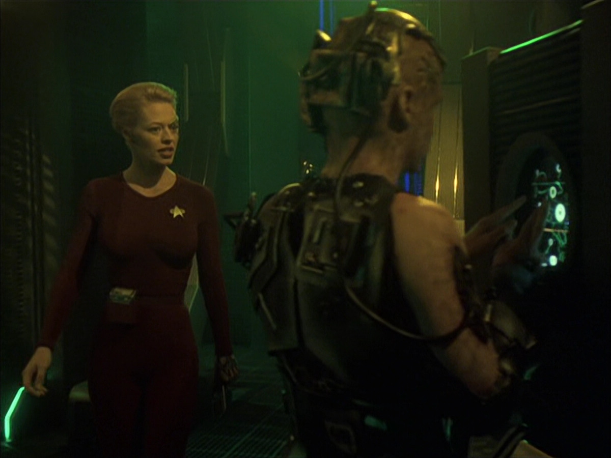 extant_StarTrek_VOY_6x16-Collective_02363.jpg