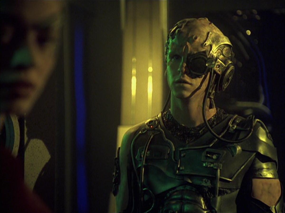 extant_StarTrek_VOY_6x16-Collective_02391.jpg