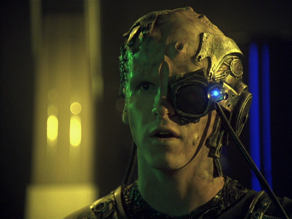 extant_StarTrek_VOY_6x16-Collective_02402.jpg