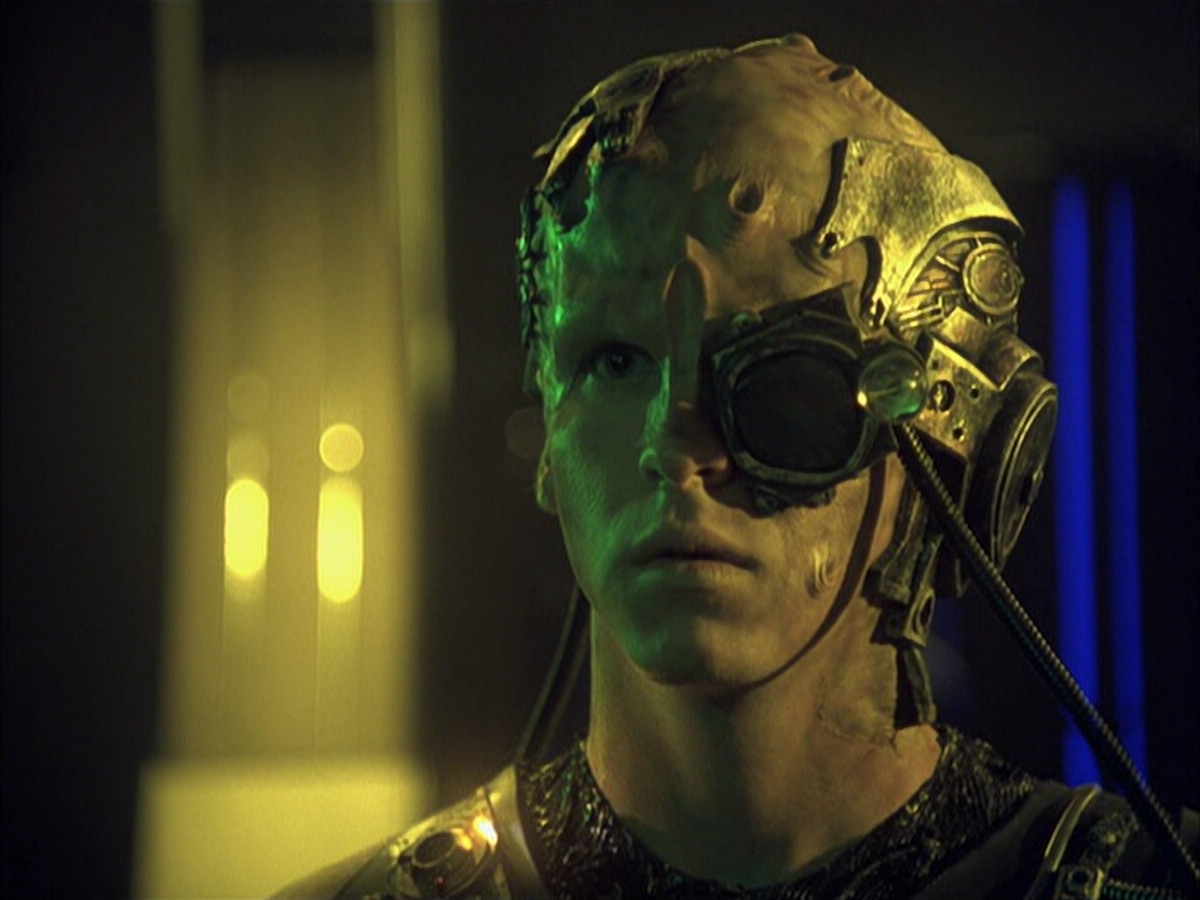 extant_StarTrek_VOY_6x16-Collective_02432.jpg