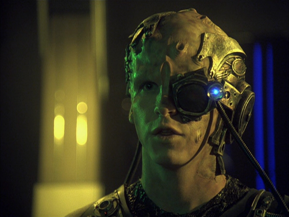 extant_StarTrek_VOY_6x16-Collective_02433.jpg