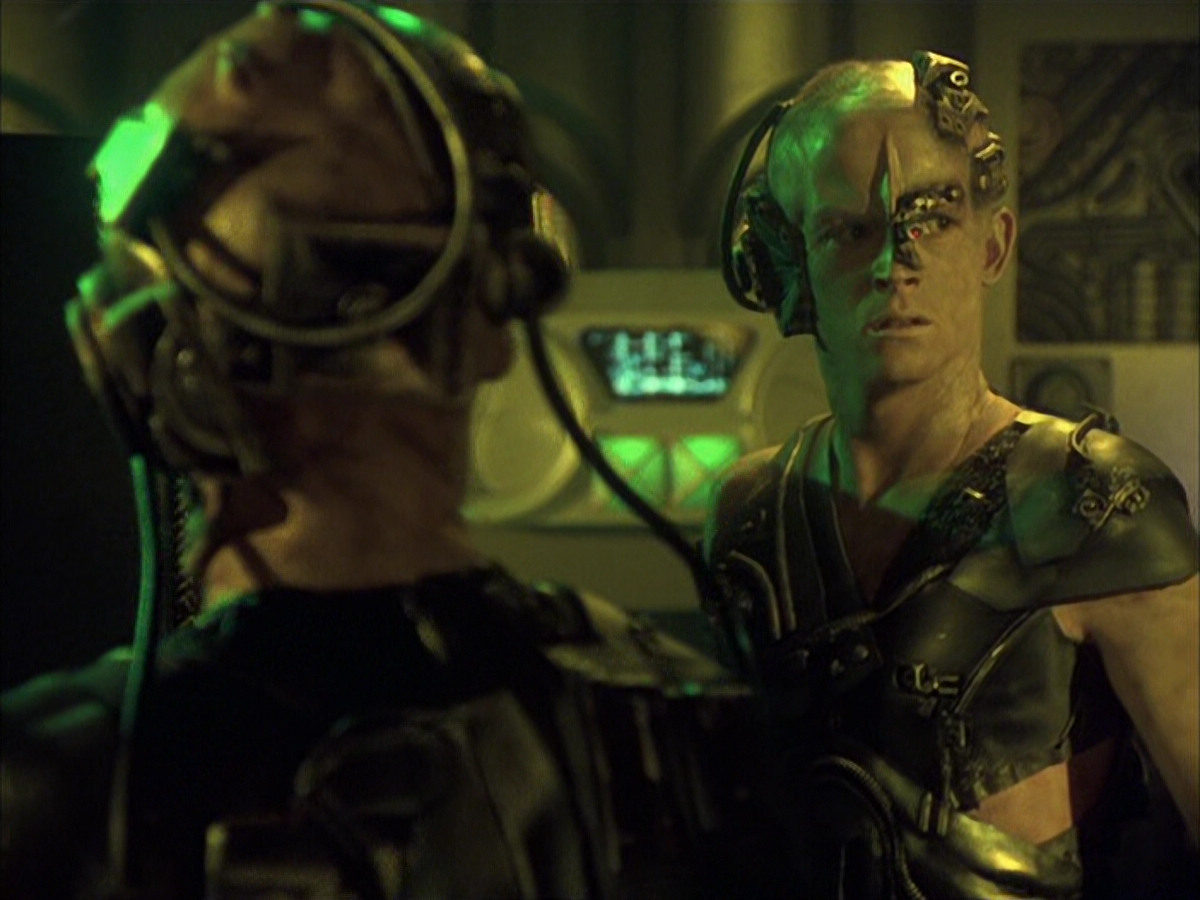extant_StarTrek_VOY_6x16-Collective_02444.jpg