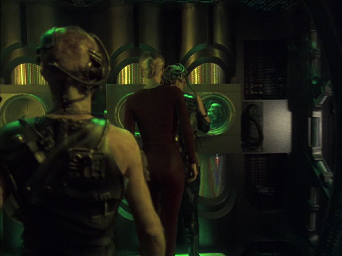 extant_StarTrek_VOY_6x16-Collective_02457.jpg
