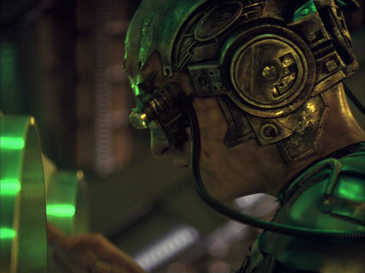 extant_StarTrek_VOY_6x16-Collective_02468.jpg