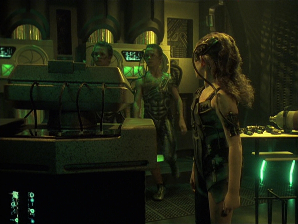 extant_StarTrek_VOY_6x16-Collective_02505.jpg