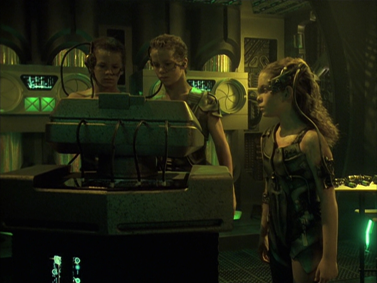extant_StarTrek_VOY_6x16-Collective_02507.jpg