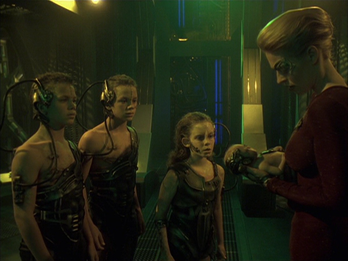 extant_StarTrek_VOY_6x16-Collective_02567.jpg