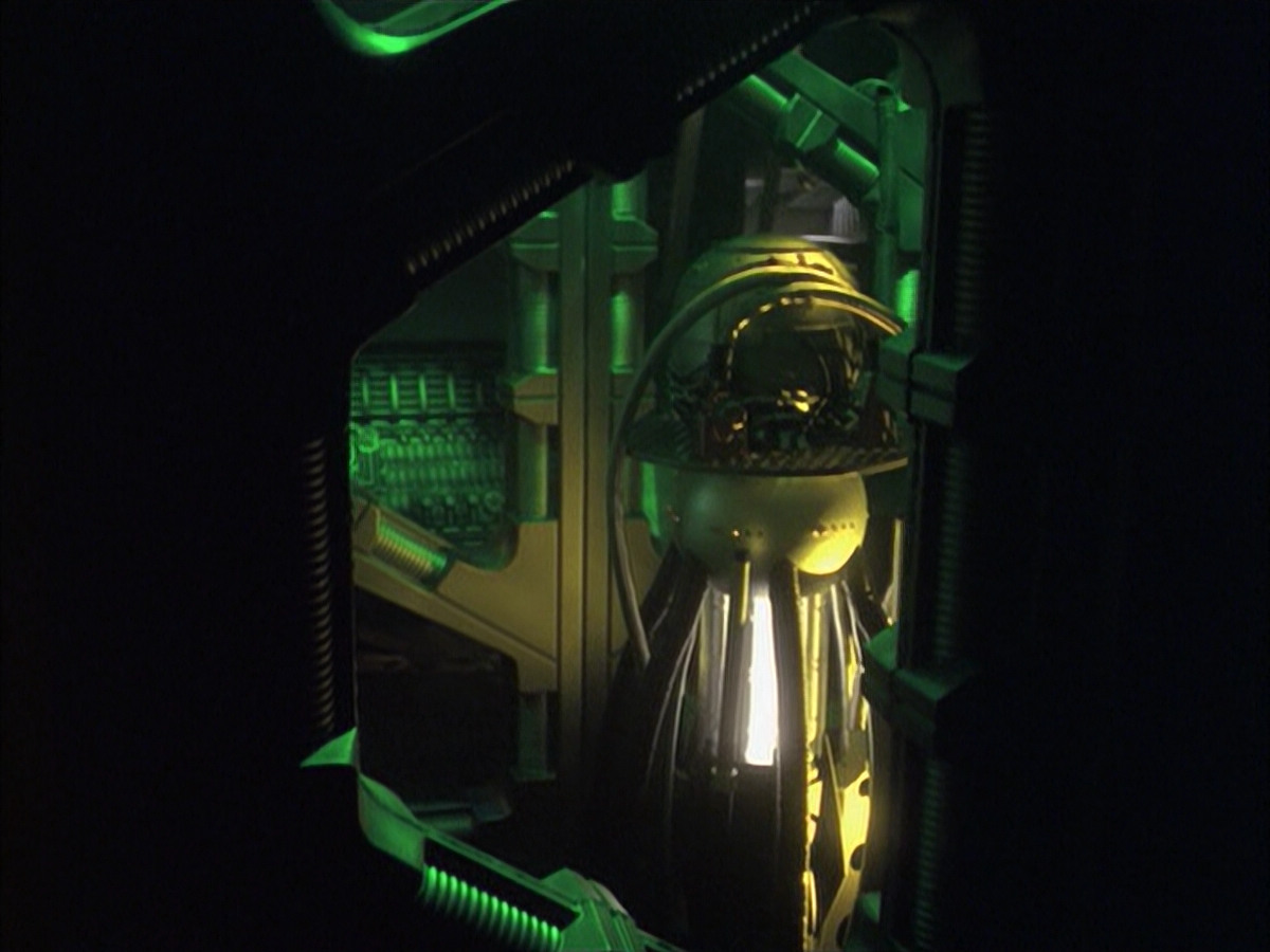 extant_StarTrek_VOY_6x16-Collective_02606.jpg