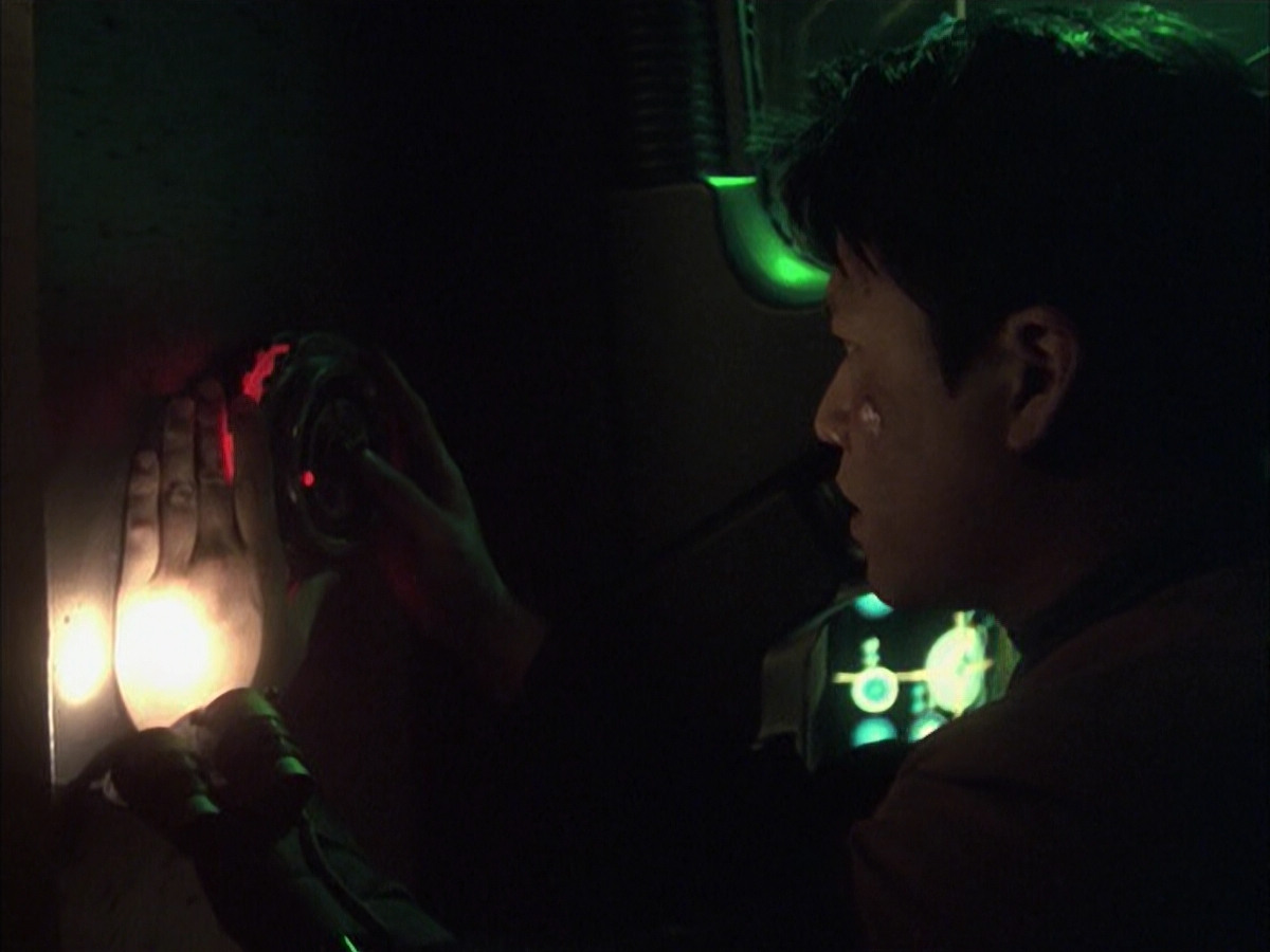 extant_StarTrek_VOY_6x16-Collective_02618.jpg